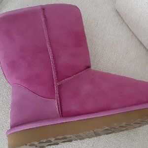 *New* Ugg Classic Short Boot In Fuchsia! - image 1